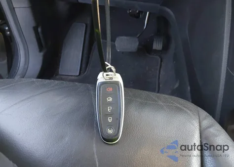 2015 Ford Escape Titanium z USA, uszkodzony, nr VIN 1FMCU9JX9FUA58932